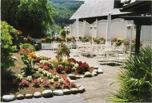 Hotel Zum weißen Stein Kirchen  Exterior foto